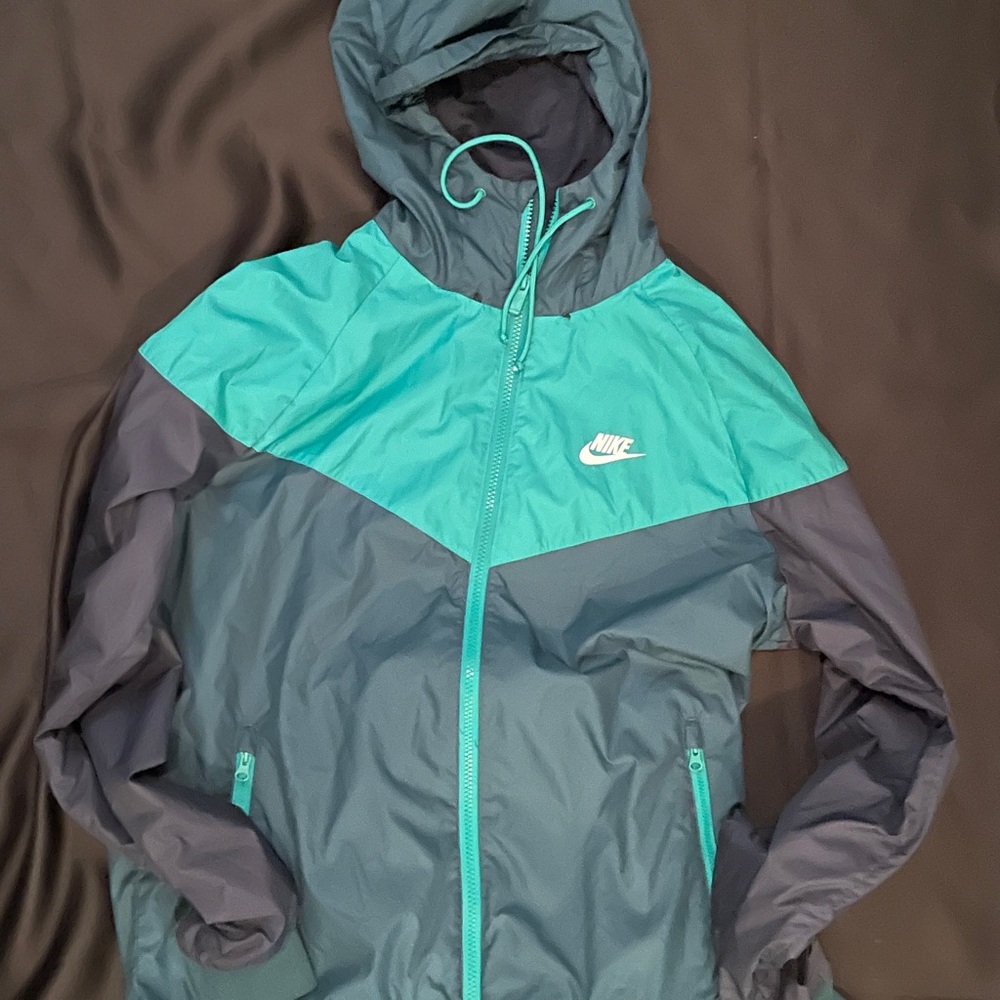 Nike Hooded Wind Runner Women’s Size M